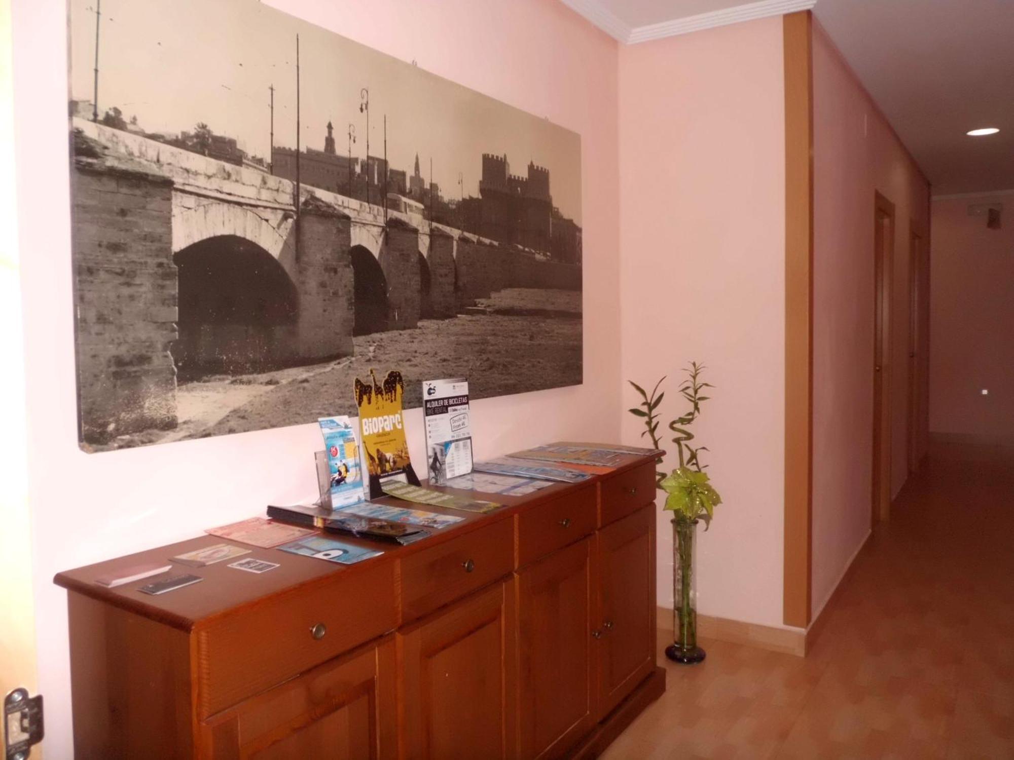 Hostal Abastos فالنسيا المظهر الخارجي الصورة