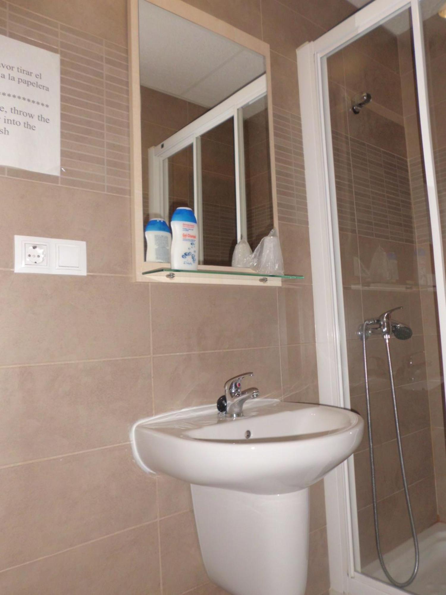 Hostal Abastos فالنسيا المظهر الخارجي الصورة